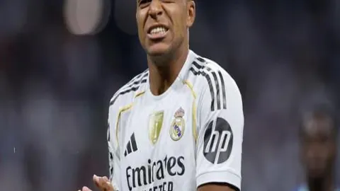 “揭秘同手同脚竞速：央视新闻客户端首现“高脚速滑英雄”风采”